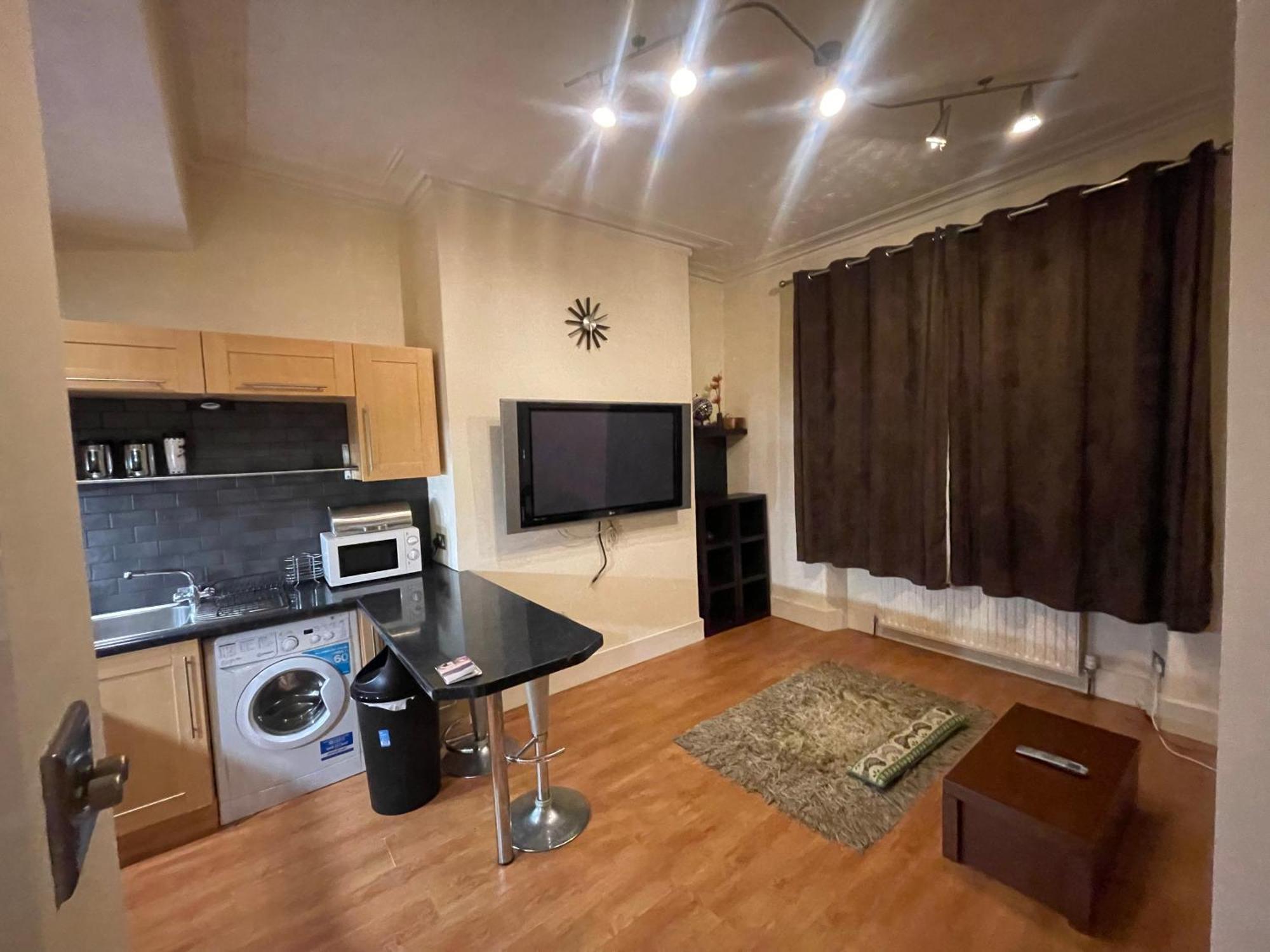 Wallfield Simple And Descent Apartment *